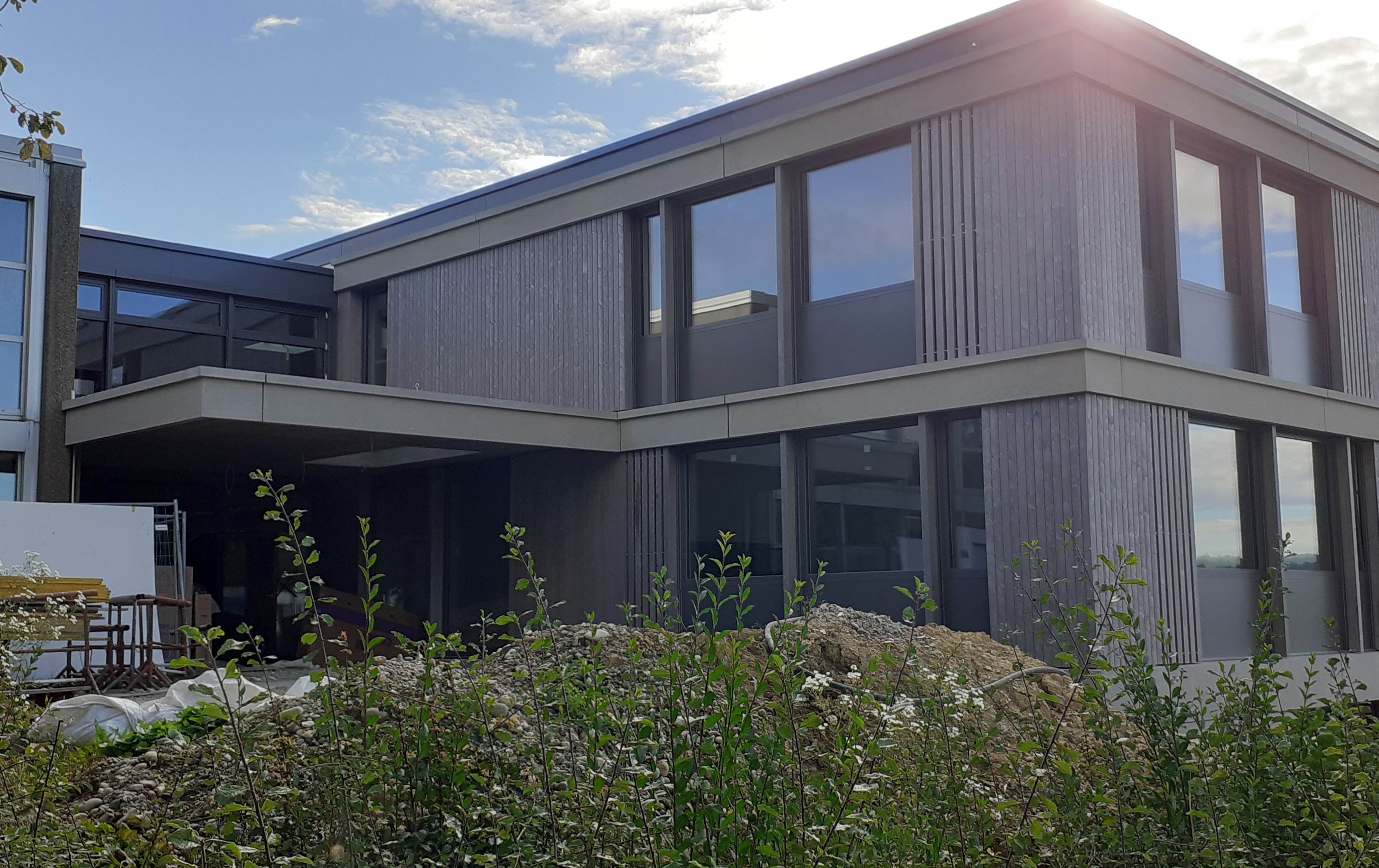 Das Bild zeigt eine Foto des Schulhaus Steinmatten in Oberbuchsiten